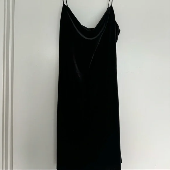 Little black dress - Picture 3 of 3